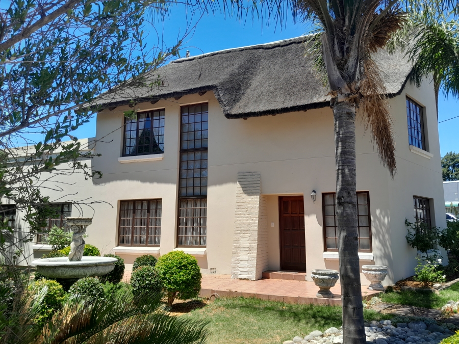 4 Bedroom Property for Sale in Albertinia Western Cape